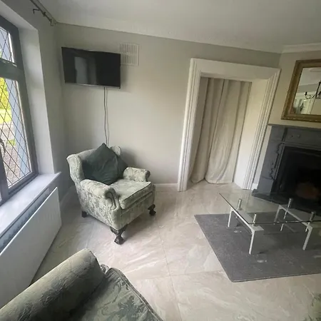 Kwatera prywatna Self Contained Double Ensuite With Private Sitting