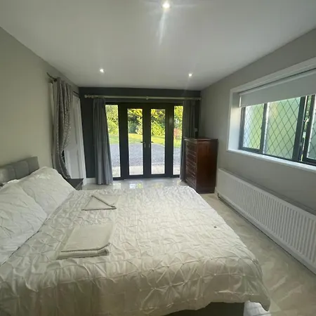 Self Contained Double Ensuite With Private Sitting *